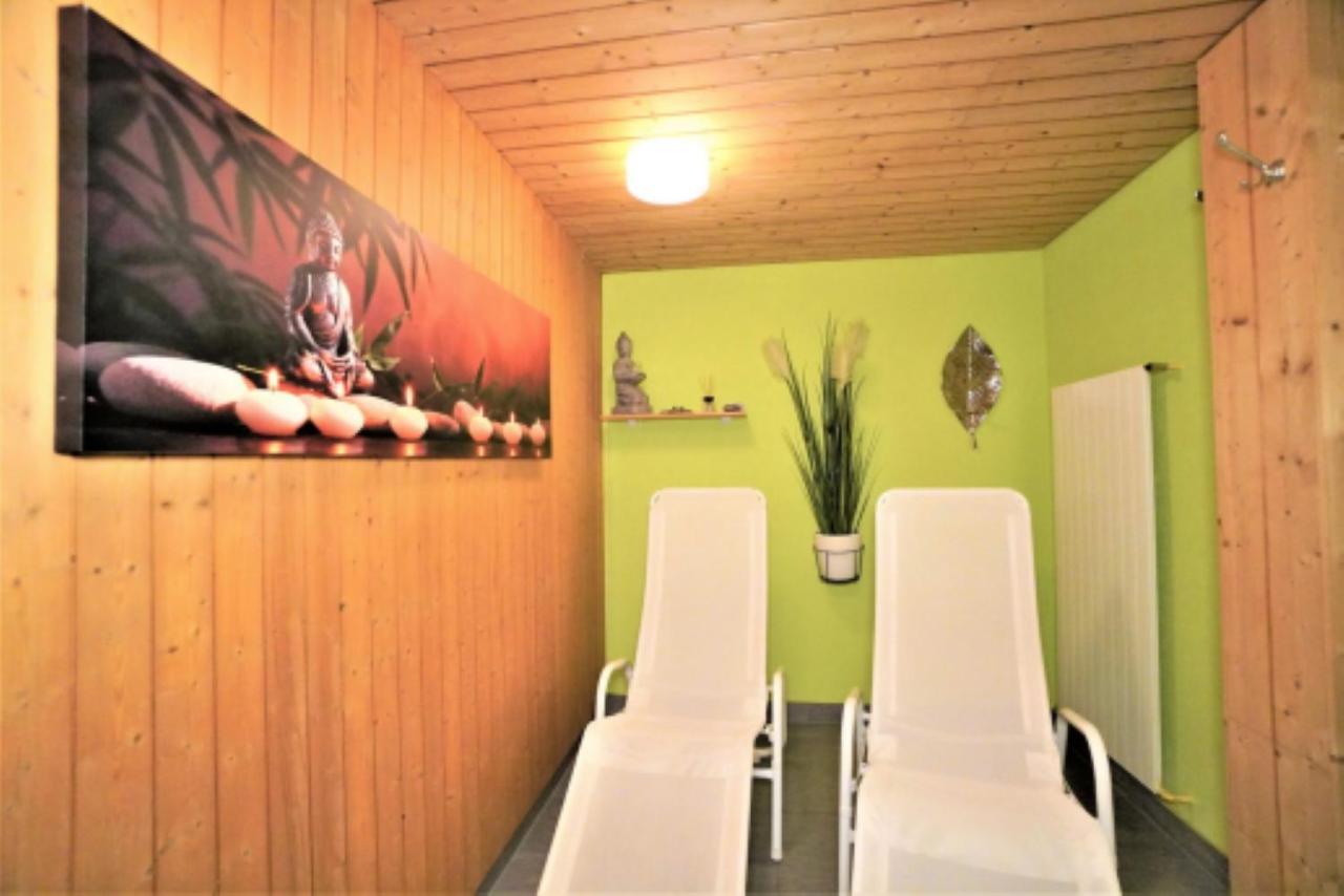 Lovely 1-Bedroom Vacation Studio Apartment With Pool And Sauna Laax Eksteriør billede